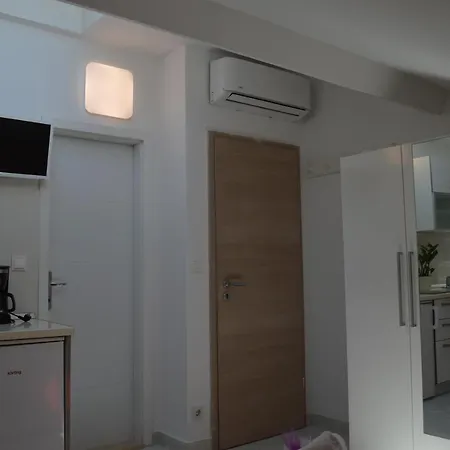 Kristonia Apartment *