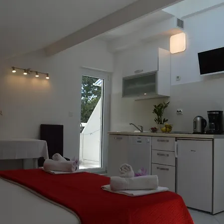 Kristonia Apartment *
