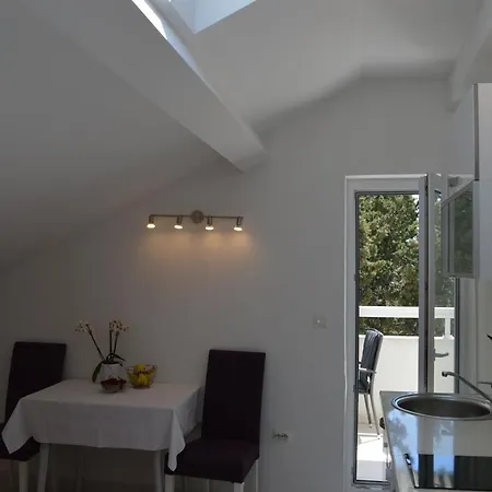 Kristonia Apartment *