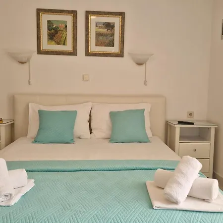 Kristonia Apartment *