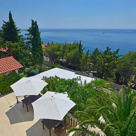 Kristonia アパート フヴァル