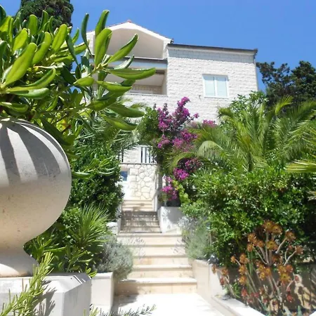 アパート Kristonia